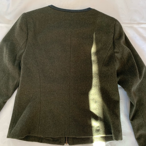 Green fitted jacked w/leather trim . Zip front S - Picture 4 of 7